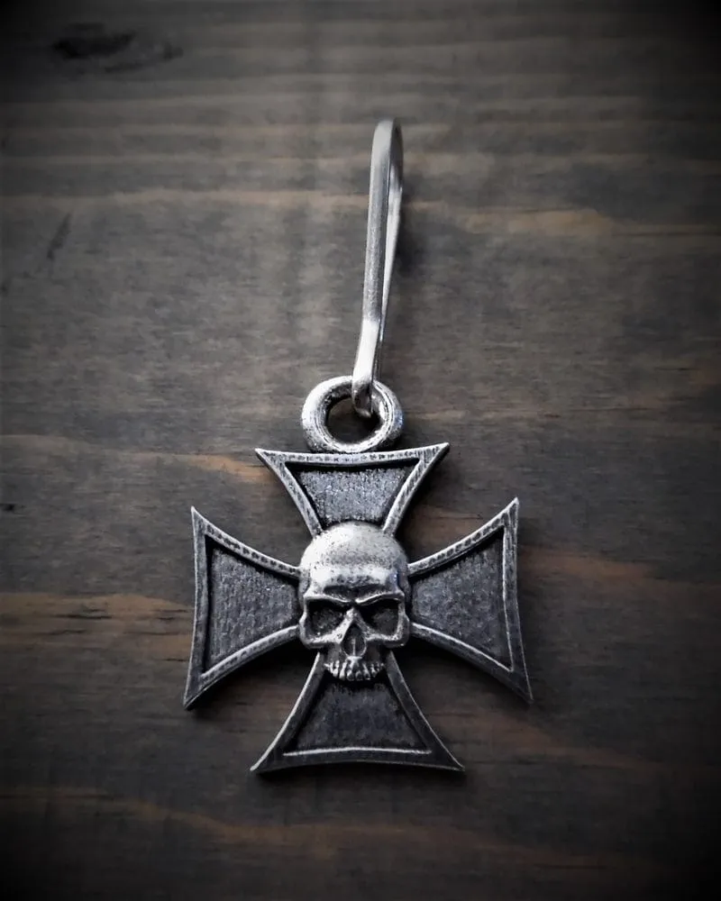 BZP-32 Maltese Cross Skull Zipper Pull